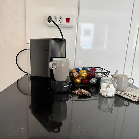 Modernes, Renoviertes Naehe Dem Zentrum Kostenloses Parken Apartman